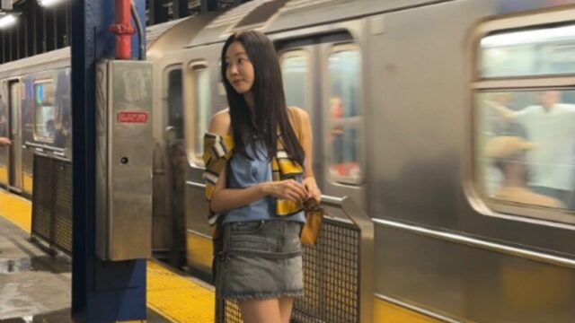 「6億円マンション差し押さえ」の人気女優、米地下鉄で激写された姿が「まるで大学生」と話題に