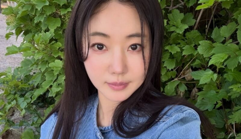 「6億円マンション差し押さえ」の人気女優、米地下鉄で激写された姿が「まるで大学生」と話題に