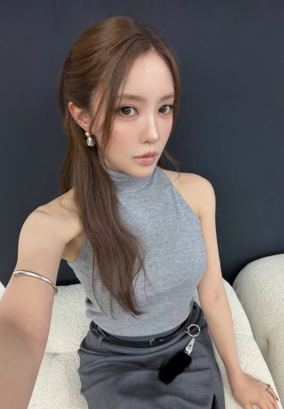 ヒョミン、大人の魅力あふれる近況ショットが話題