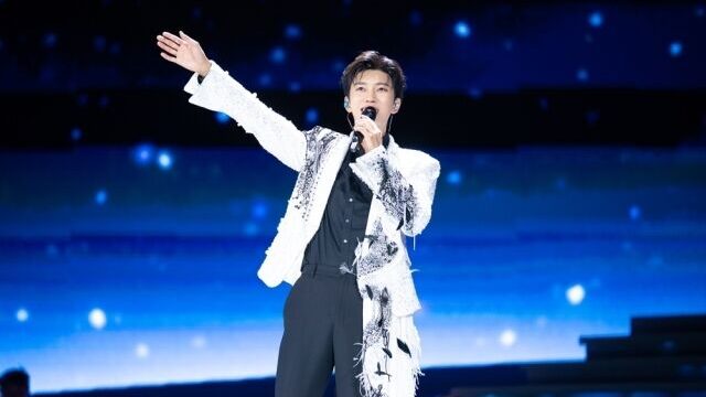 イム・ヨンウン、9万5千人の「英雄時代」と描いたスカイブルーの奇跡…「これからの10年も一緒に」