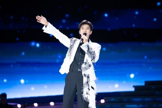 イム・ヨンウン、9万5千人の「英雄時代」と描いたスカイブルーの奇跡…「これからの10年も一緒に」