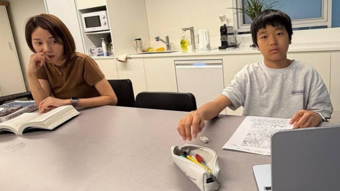 コ・ジヨンの元妻ホ・ヤンイム、息子との「怒涛の宿題タイム」を公開