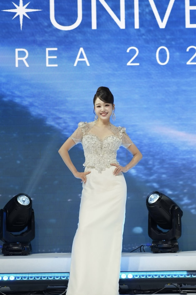キム・ドンヨン院長、2026ミス・ユニバース・コリア本選進出&友情賞受賞…専門医から新たな挑戦へ、注目集まる