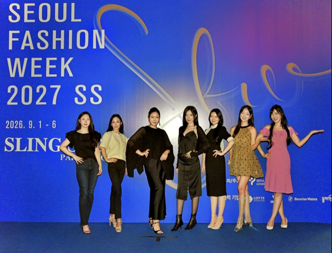 「ハンビット団」、ソウルファッションウィーク2027 S/S「SLING STONE」ショーに出席