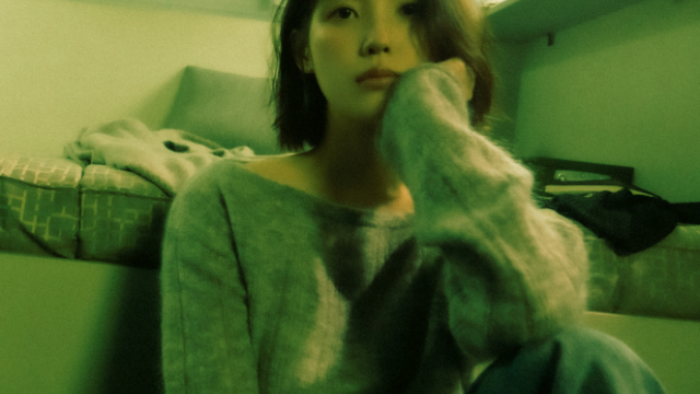 IU、ロングヘアはどこへ…ショートボブへの大胆イメチェンで雰囲気が激変