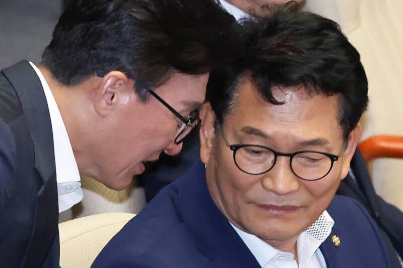 韓東勲氏、立て続けの打撃…「集中砲火」を浴びる