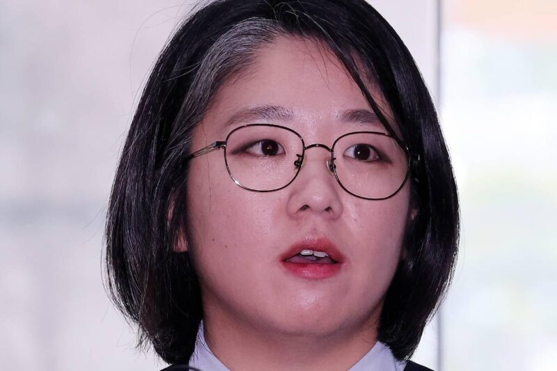 龍慧仁議員、側近まで物議…衝撃の「タトゥー」に騒然