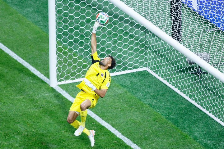 「W杯の英雄」ボヌ、またも快挙！バロンドール「年間最優秀GK」最終候補10人に選出