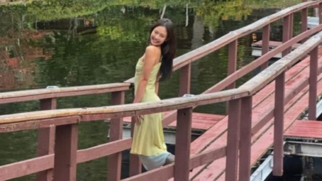 BLACKPINKジェニー、親友の結婚式で「30年前のヴィンテージドレス」を纏い話題に！特別なゲストコーデで満面の笑み