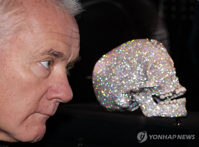 ダミアン・ハースト、韓国国立現代美術館に作品2点を寄贈