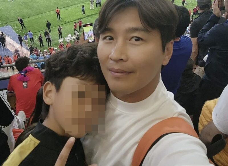 「耐えるしかないのか…」元サッカー韓国代表イ・ドングク、同じ道を歩む愛息シアン君への“二世のレッテル”に苦悩を吐露も、世論からは冷ややかな声？