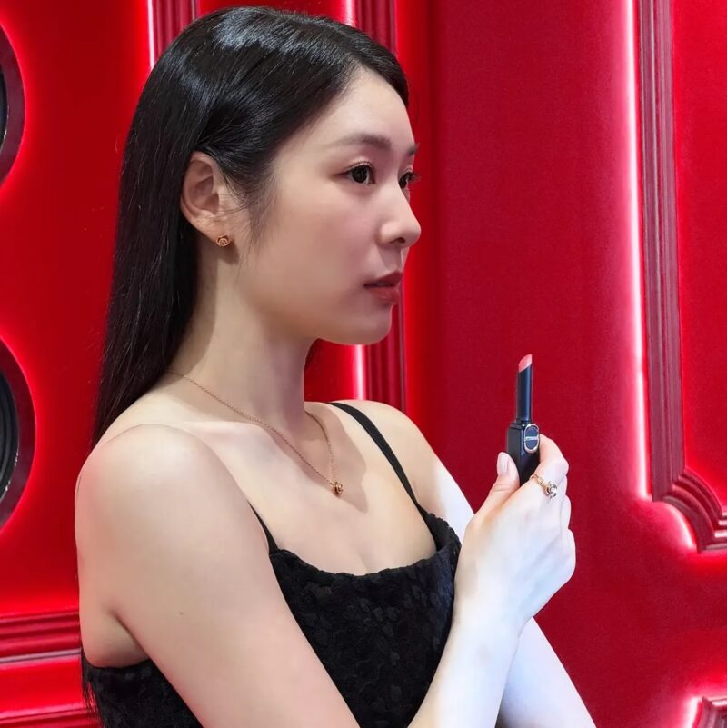 キム・ヨナ、黒のドレス姿でイベント登場も…一部でささやかれた「妊娠説」の真相とファンの反応