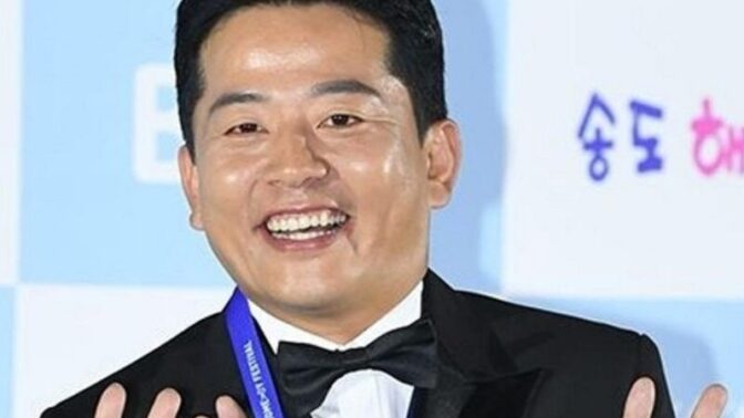 「キム・ジミンと交際中」キム・ジュノ、心境を告白…「未熟な僕と付き合ってくれて申し訳ない」
