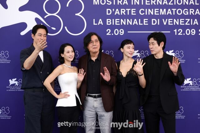 イ・チャンドン監督と『可能な愛』のキャスト陣