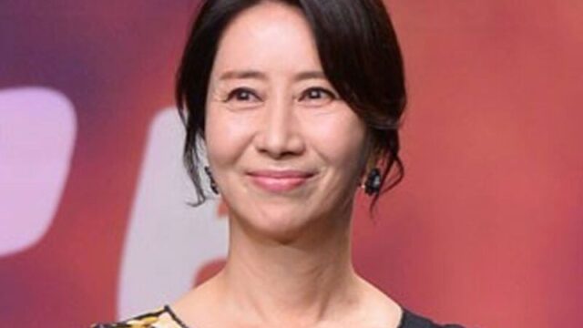 ベテラン女優ソン・オクスが語る衝撃の予知夢体験、『深夜怪談会6』で巫女の貫禄を見せる