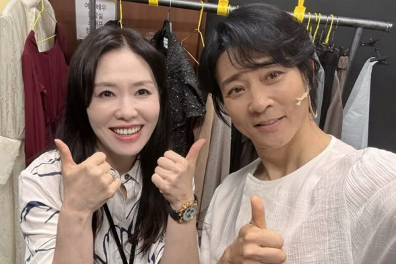 チェ・スジョン×ハ・ヒラ、結婚34年目も超密着スキンシップ→若々しい外見に「久しぶりのツーショット」