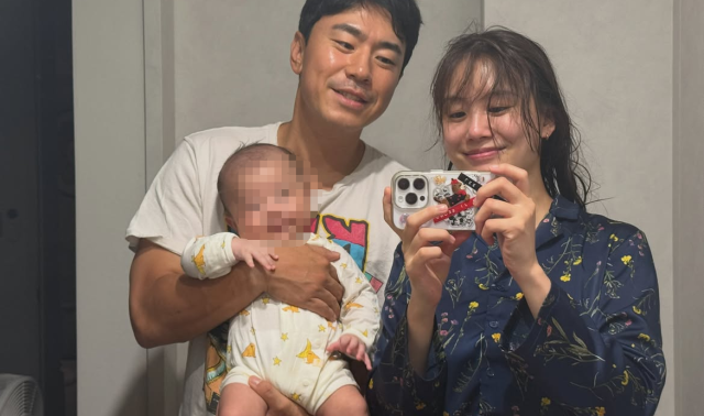 イ・シオン＆ソ・ジスン夫妻、生後4か月の長男を初公開！パパにそっくりな豊かな表情に「遺伝子が優秀」と反響