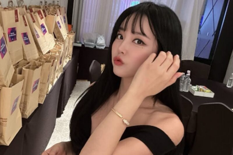 洪真英、「妊娠説」を一蹴。ショートドレス姿が話題…「何と言われそうで写真アップできず」