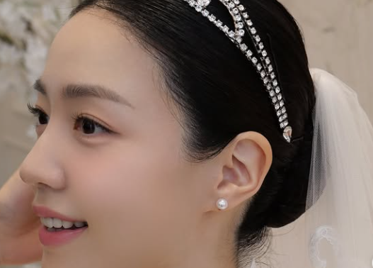 元T-ARAリュウ・ファヨン、3歳年上実業家との結婚式を公開！映画のワンシーンのようなドラマチックなキスが話題に