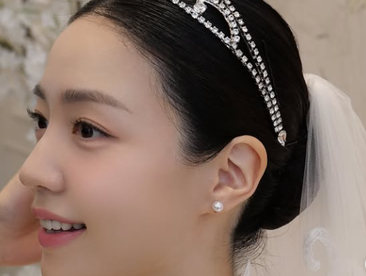 元T-ARAリュウ・ファヨン、3歳年上実業家との結婚式を公開!映画のワンシーンのようなドラマチックなキスが話題に