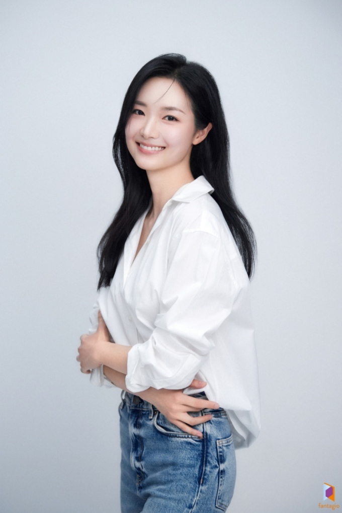 キム・シヒョンが最新プロフィール写真を公開、多彩な表情で魅せる新たな魅力