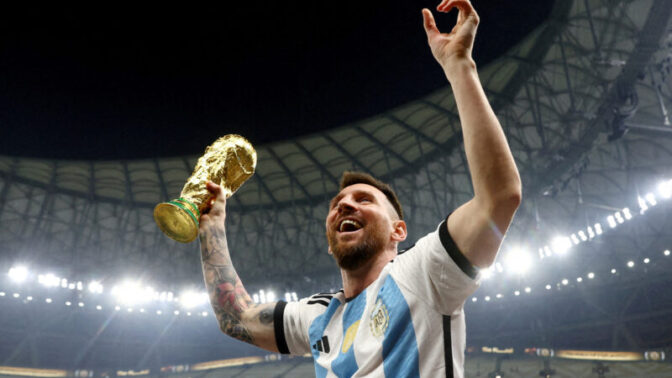 メッシ、アルゼンチン代表引退へ。10月の親善試合でファンに最後の別れ