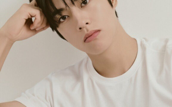 俳優チョ・ハンギョル、新たなプロフィール写真を公開―多彩な魅力と今後の活躍に注目