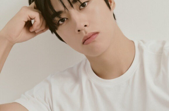 俳優チョ・ハンギョル、新たなプロフィール写真を公開―多彩な魅力と今後の活躍に注目