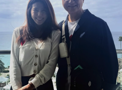 結婚20周年を迎えたジュ・ヨンフン＆イ・ユンミ夫妻、米ラグナビーチでの変わらぬ愛情が話題に