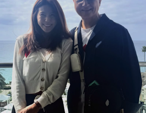 結婚20周年を迎えたジュ・ヨンフン＆イ・ユンミ夫妻、米ラグナビーチでの変わらぬ愛情が話題に
