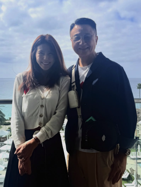 結婚20周年を迎えたジュ・ヨンフン＆イ・ユンミ夫妻、米ラグナビーチでの変わらぬ愛情が話題に