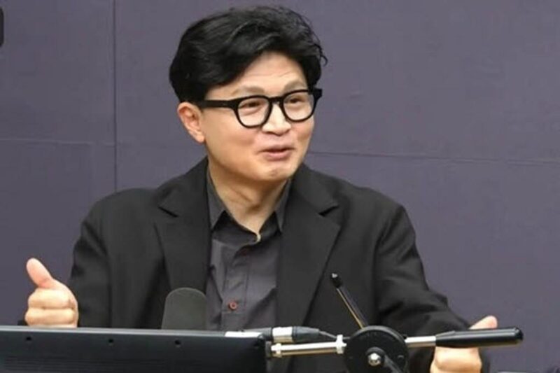 韓東勲氏、ダンスでノリノリ…「動画拡散」で話題に