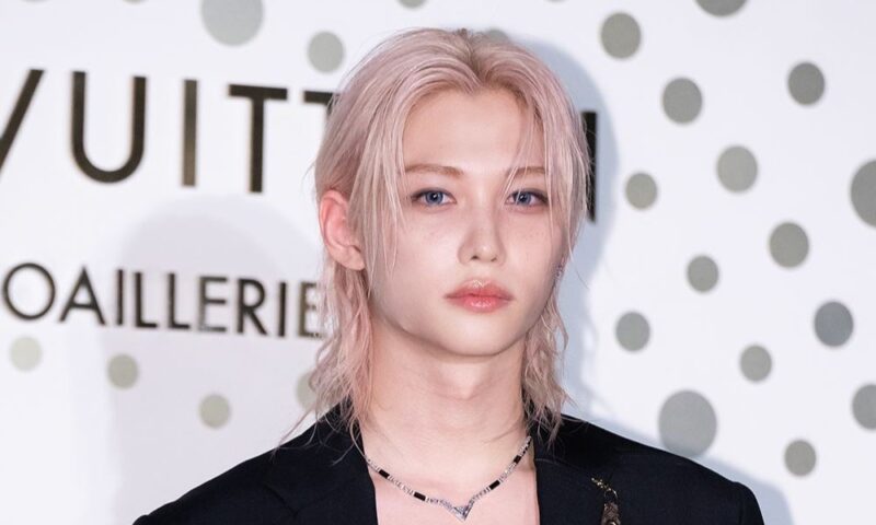 ストレイ・キッズ、公演前にファン急死→自ら追悼…遺族へ手紙・花束を届ける