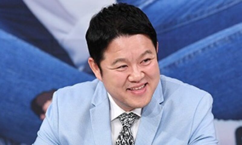 「再出発の先輩」キム・グラ、ファン・ジェギュンの離婚に触れ…「まだ再婚カードが残っている」と爆笑＜ラジオスター＞