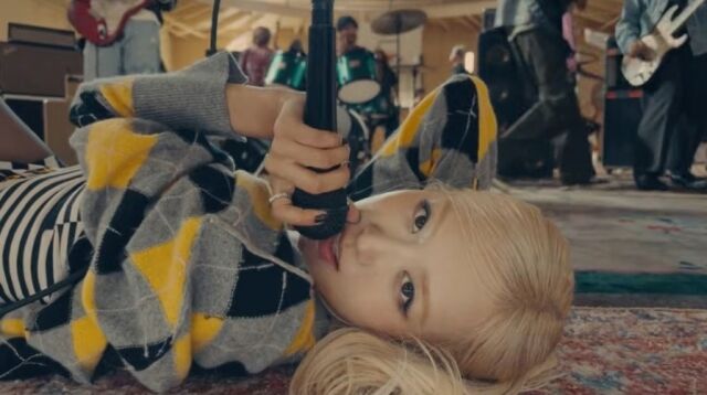 BLACKPINKロゼ、Appleコラボ新曲「new trick」公開！疾走感あふれるパンクサウンドで世界を魅了