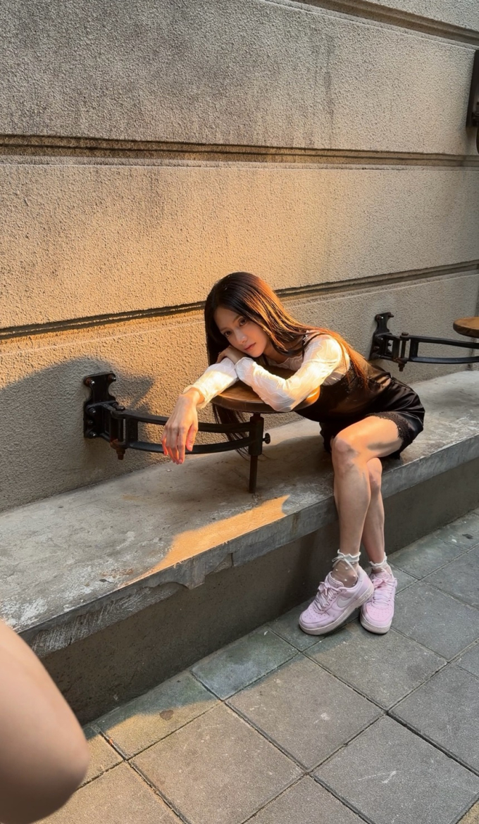 女優チェ・ヨンチョン、上海での撮影で見せた「氷の姫」のオーラと愛らしい日常のギャップが話題に