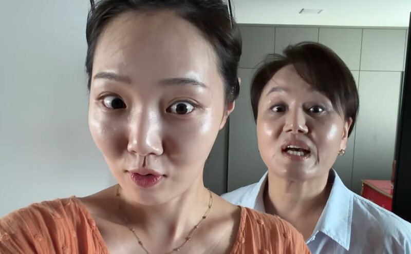 「美人ではない」ベテラン芸人イ・ギョンシル、女優の娘ソン・スアの容姿に率直な持論展開…親娘のリアルな会話が話題に