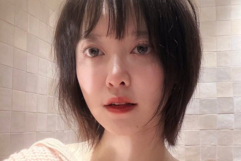 「ヘアローラー→45万ウォンの万年筆完売」ク・ヘソン、意外な場所で目撃…「アルバイトしました」