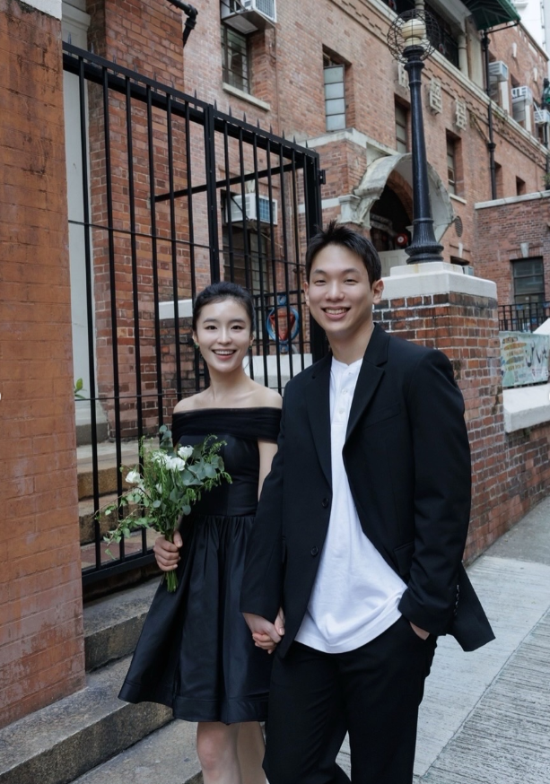 「スーパースターK3」出身シン・ジスが結婚！香港とソウルを越えた2年半の愛を結実