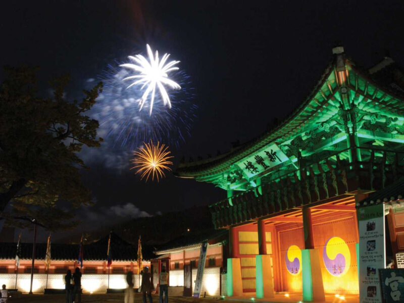 中秋の名月、心癒やされる夜に。月明かりが照らす絶景スポット特集