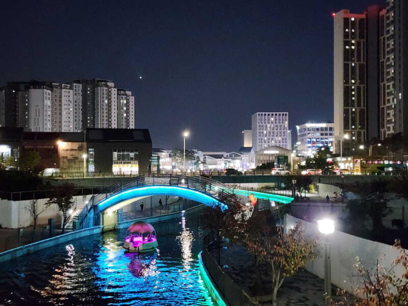 中秋の名月、心癒やされる夜に。月明かりが照らす絶景スポット特集