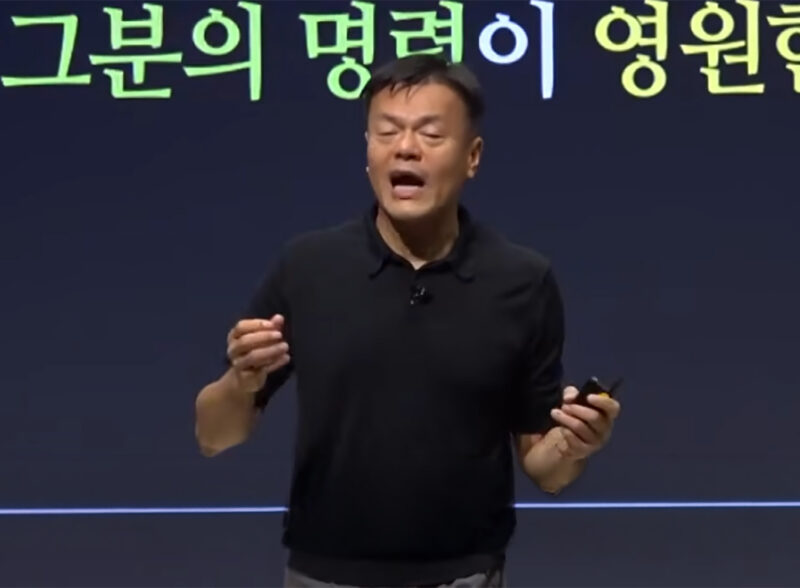株価が半分に…「新興宗教」を立ち上げるパク・ジニョン氏にJYP株主が激怒