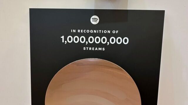 FIFTY FIFTY『Cupid』Spotifyで10億回再生を突破！K-POP史に残る快挙