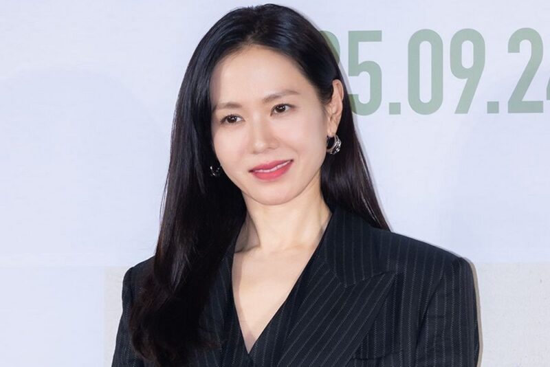 지창욱·나나와 어색하다는 말에…손예진, '스캔들' 촬영 마치고 밝게 웃다