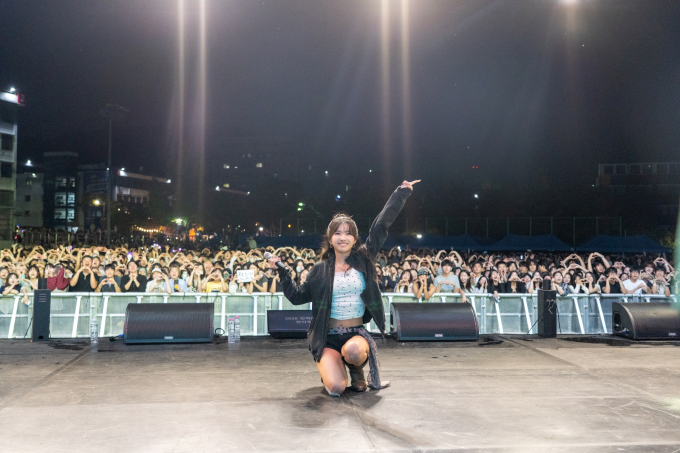 (G)I-DLEソヨン、連休直前の大学祭で学生たちと大合唱　熱気あふれるステージが話題