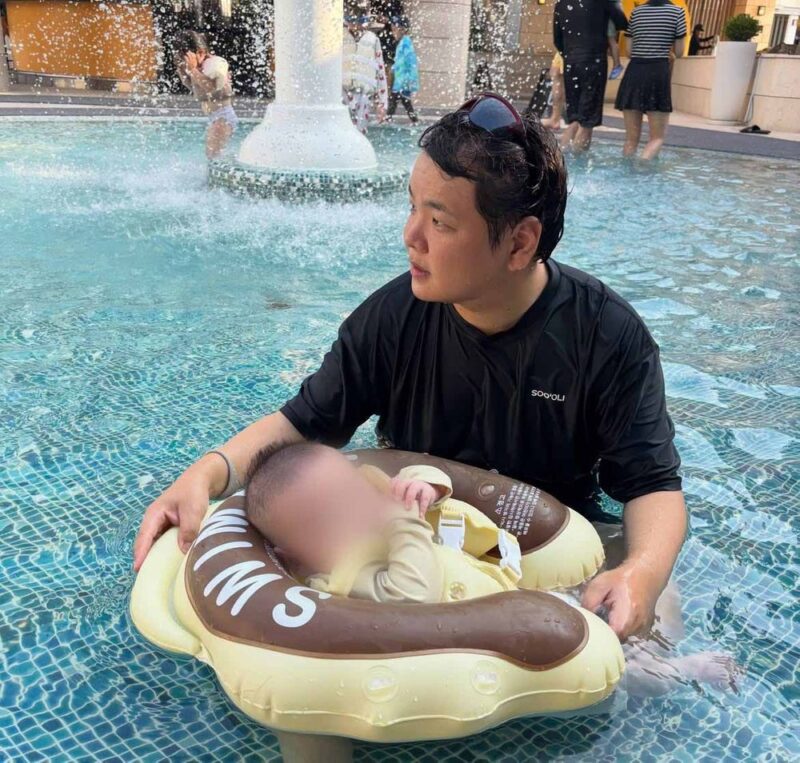 곽チューブの息子、お母さんに似ていたけど→お父さんと同じ顔だった…「200日」の暴風成長ぶり