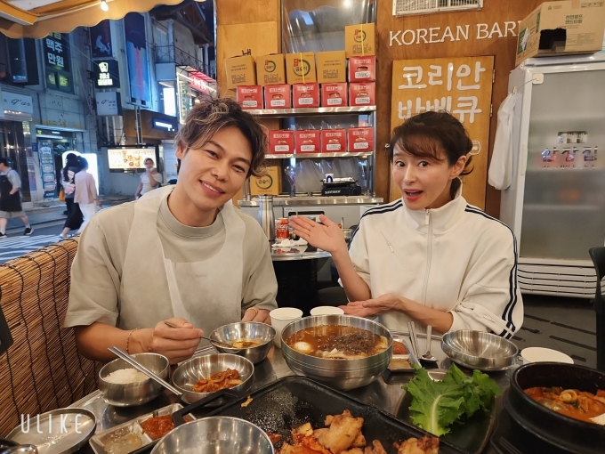 ソウル・狎鴎亭で堪能する韓国焼肉の真髄:ジュンキと渡辺が体験した「ソンシネサムジャンチプ」の魅力