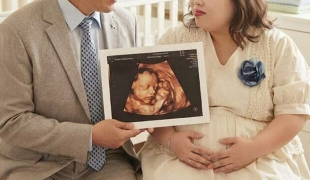 チョ・ヨンナムの妻ソ・ウネ、SNSのAI生成画像による妊娠説を否定「子供は持たない合意済み」
