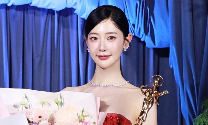 「MIT界との破局後、韓国を離れ活動。バーンコク映画祭で特別栄誉賞受賞」
