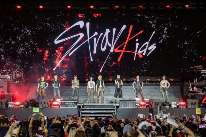 Stray Kids、初のフェス「STRAYCITY」でラテンを席巻　27万人を動員